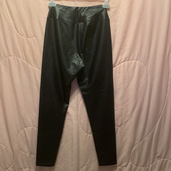 Faux leather leggings - Picture 3 of 4